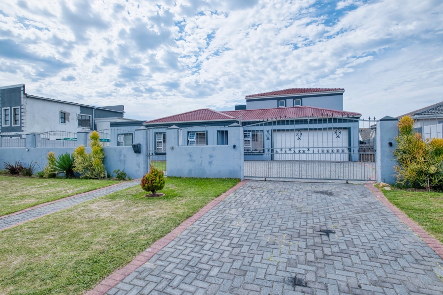 5 Bedroom Property for Sale in Fairview Eastern Cape
